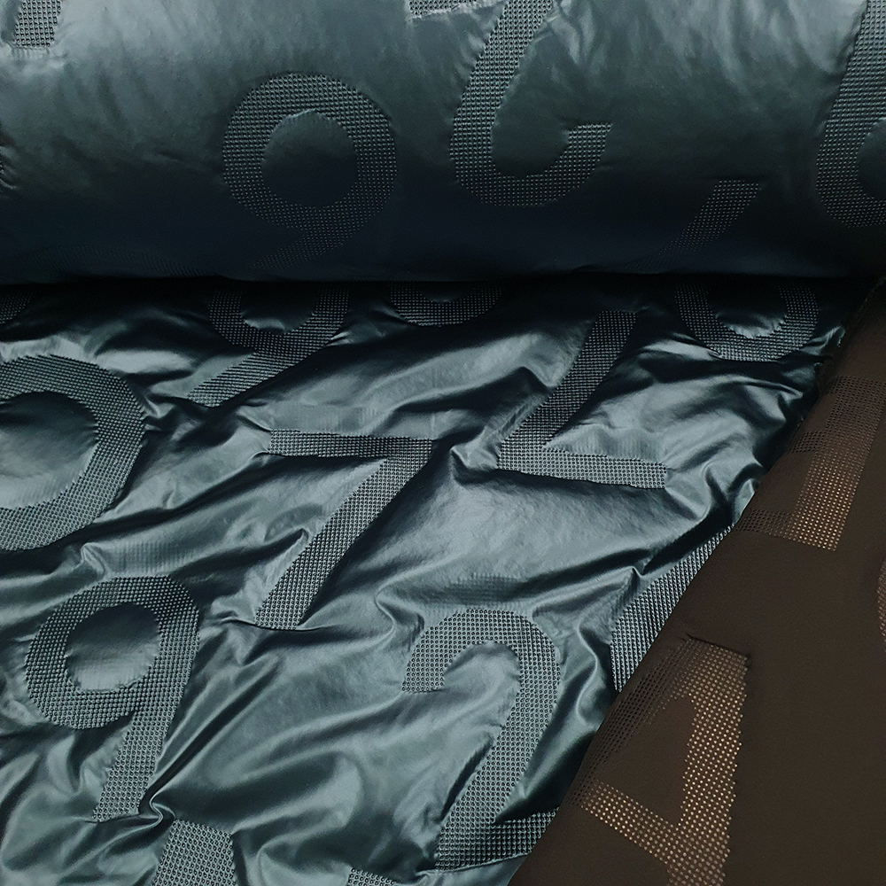 <div class='designation1'>Steppstoff</div><div class='designation2'>135cm, 100% PES, 325g/m2</div>