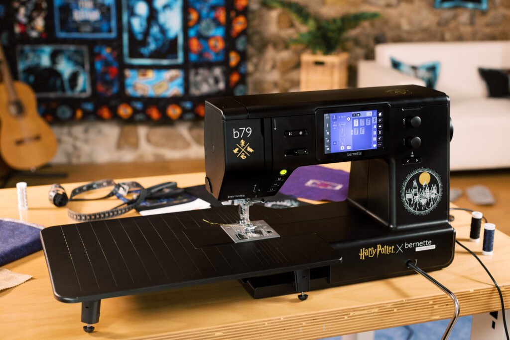 Harry Potter Näh- und Stickmaschine - bernette b 79 - Exklusiv bei Bolli